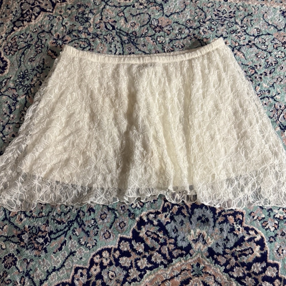 Hollister Women's Lace Lined White Skirt with Built in Shorts Size M - Picture 3 of 8